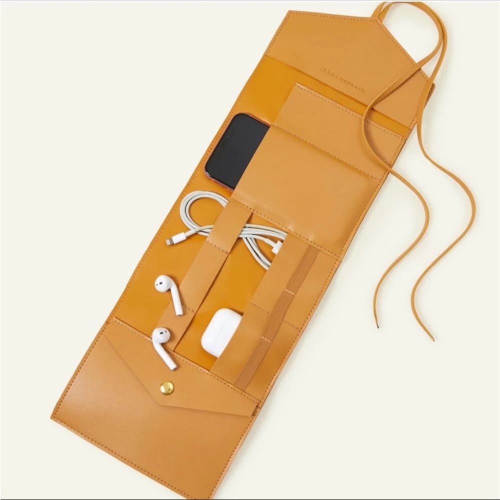 Glass Ladder & Co. Katherine Tech Organizer Roll